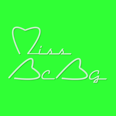Miss BCBG Green Square, par Xavier E. G. Dierick